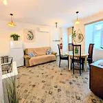 Gato, Charming Portuguese Style For Rent, Vida A Portuguesa شقة بورتيماو