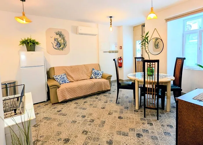 Gato, Charming Portuguese Style For Rent, Vida A Portuguesa Appartement Portimão